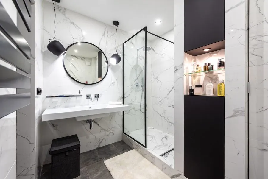 Photo libre de droits : Une nouvelle salle de bain moderne qui fait le bonheur de nos clients à Limoges